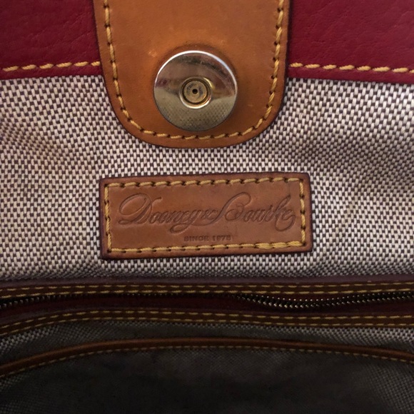 Dooney & Bourke Red Large Handbag with matching Makeup Bag - Picture 4 of 14
